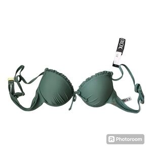 Bikini top, green Push up. Xoxo